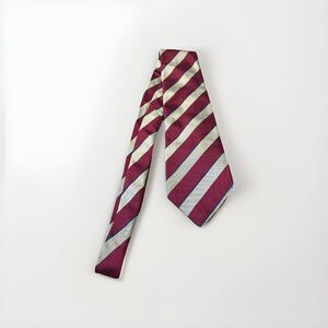 Fendi Men's Tie Red Diagonal Stripe Vintage Designer Classic Design Silk Italy